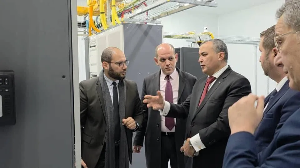 زروقي يتفقد مقر اتصالات الجزائر أوروبا في فالنسيا