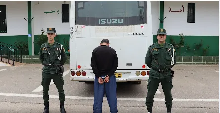 درك التنس يوقف سائق حافلة قام بمناورة خطيرة