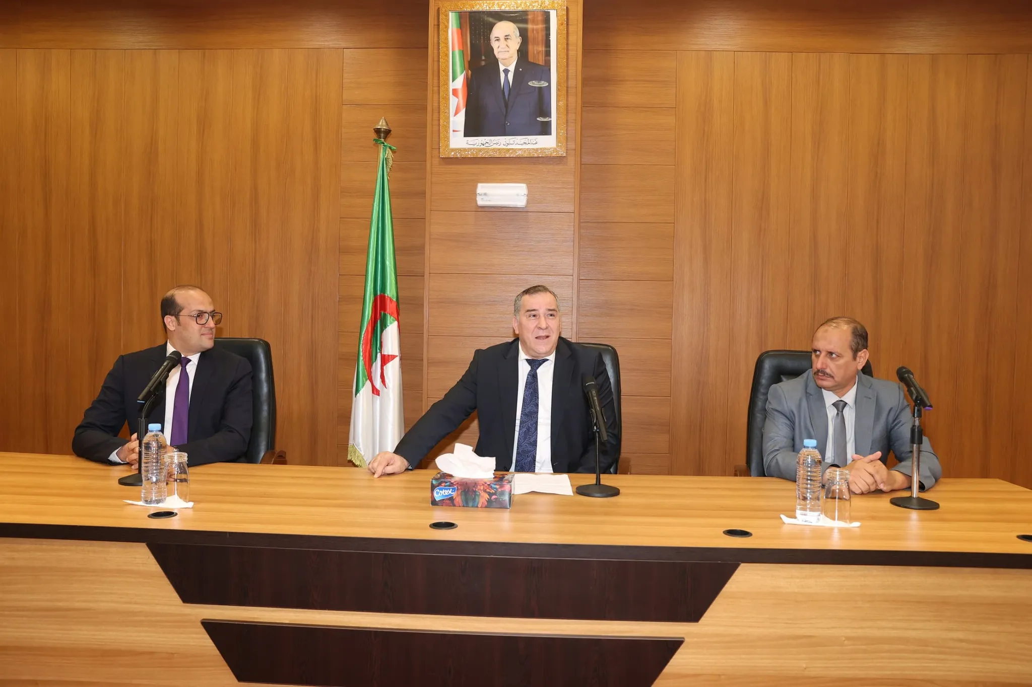 بالصور وزير الاتصال يشرف على تنصيب الأمين العام الجديد للوزارة
