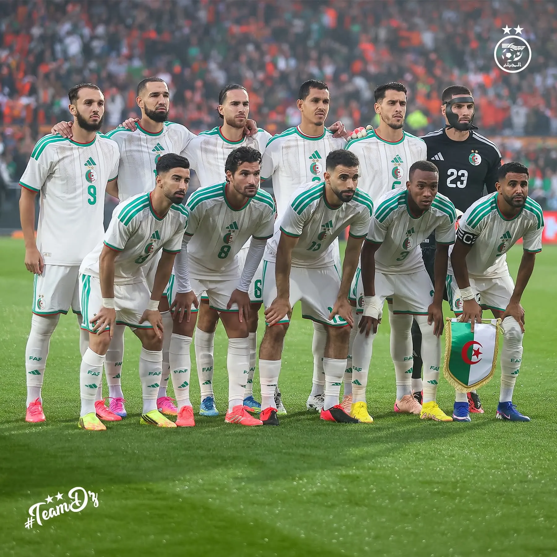 المنتخب الوطني يصل إلى مقر رئاسة الجمهورية