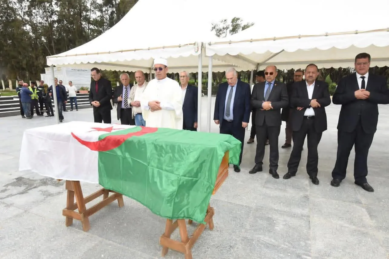 جثمان المجاهدة فيفي شنة يوارى الثرى بمقبرة العالية