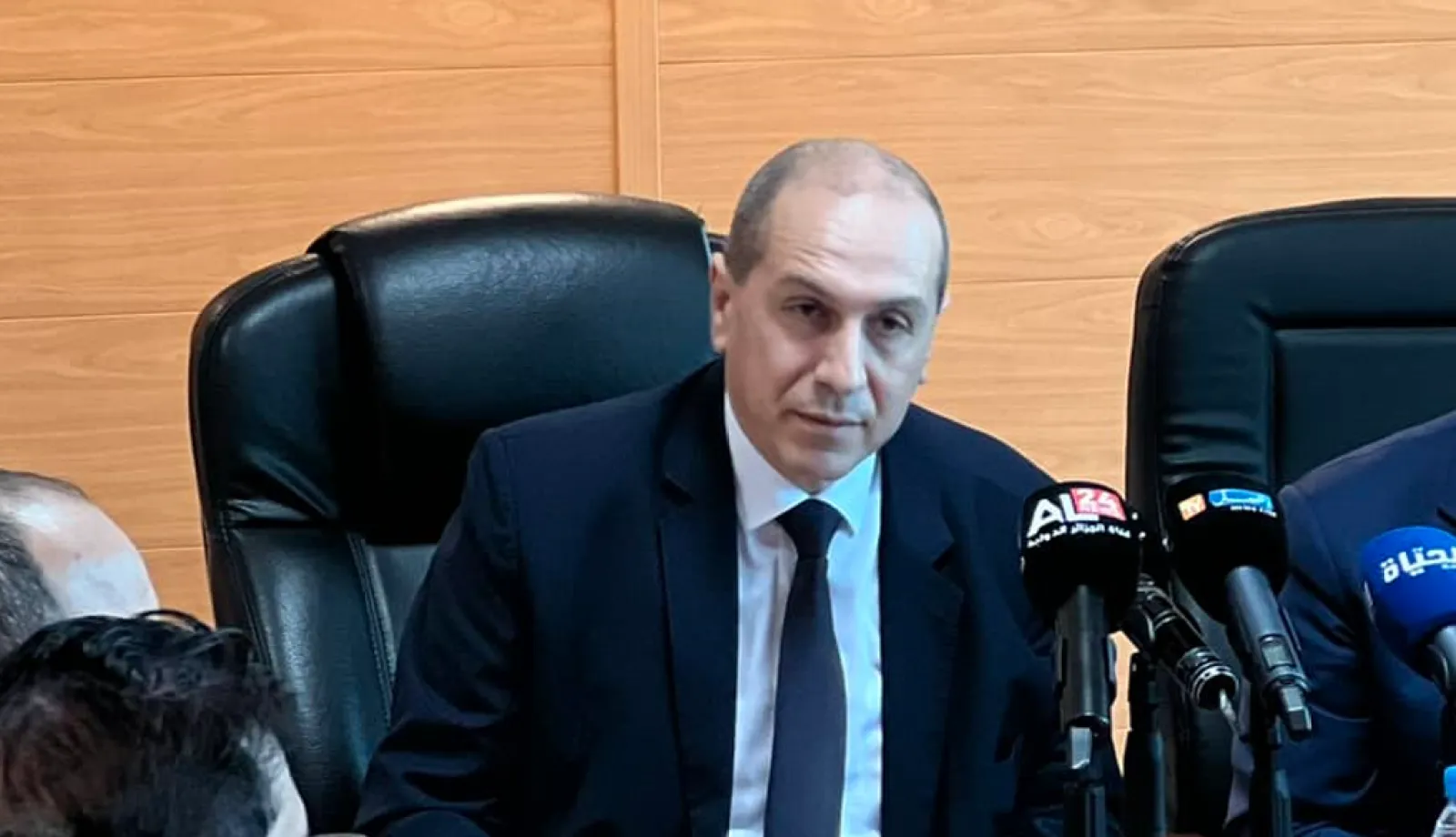 تبون ينهي مهام بوخاري ويعيد رزيق إلى واجهة التجارة