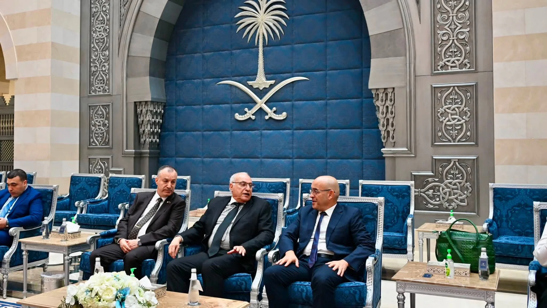 عطاف في مهمة إلى السعودية بتكليف من رئيس الجمهورية