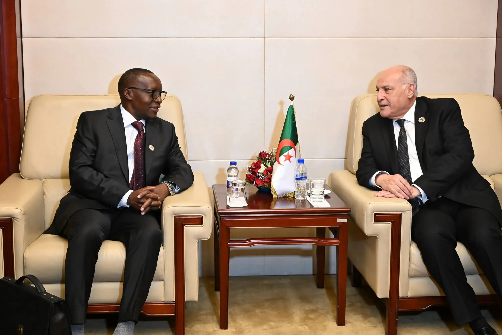 عطاف يؤكد دعم الجزائر لجمهورية بوروندي في قيادة جهود المنظمة القارية