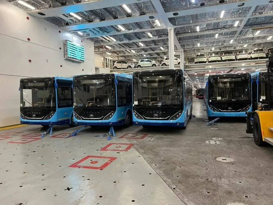 ميناء الجزائر يستقبل شحنة جديدة من الحافلات المستوردة