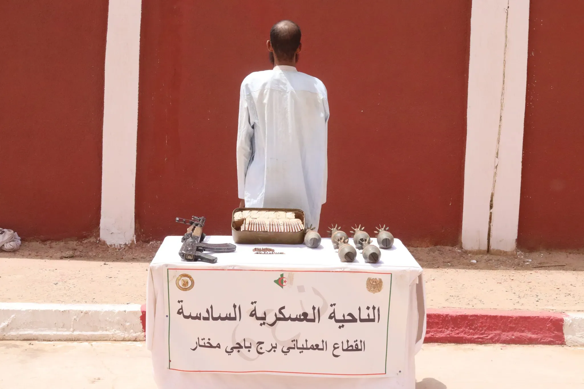 القضاء على إرهابيين وتوقيف 63 تاجر مخدرات
