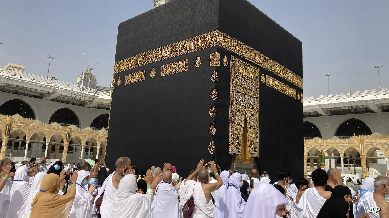 السعودية تحدد آخر مهلة لمغادرة المعتمرين وتحذر من العقوبات