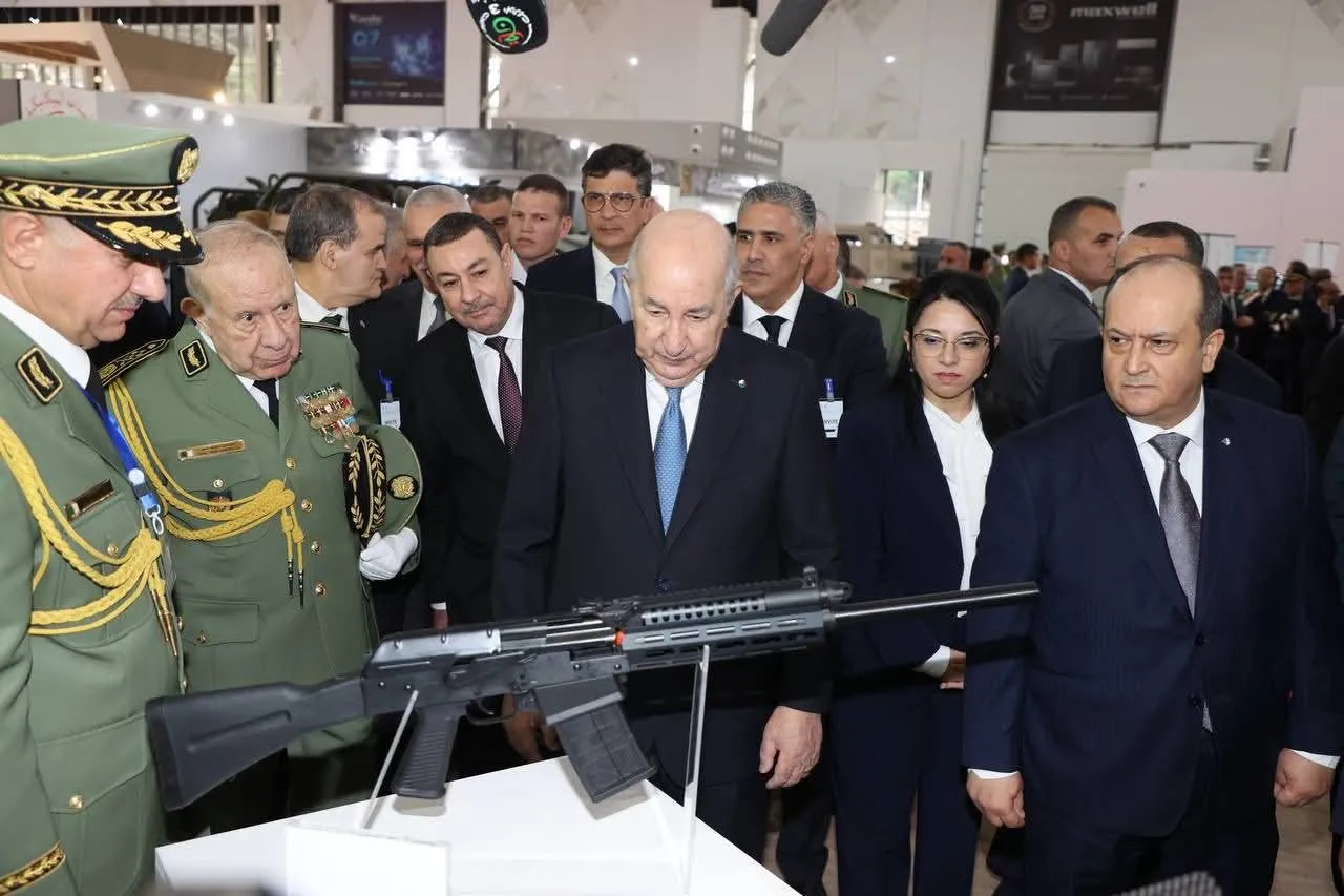 الرئيس يدعو الصناعات العسكرية إلى الانفتاح على الجامعات والمؤسسات الناشئة