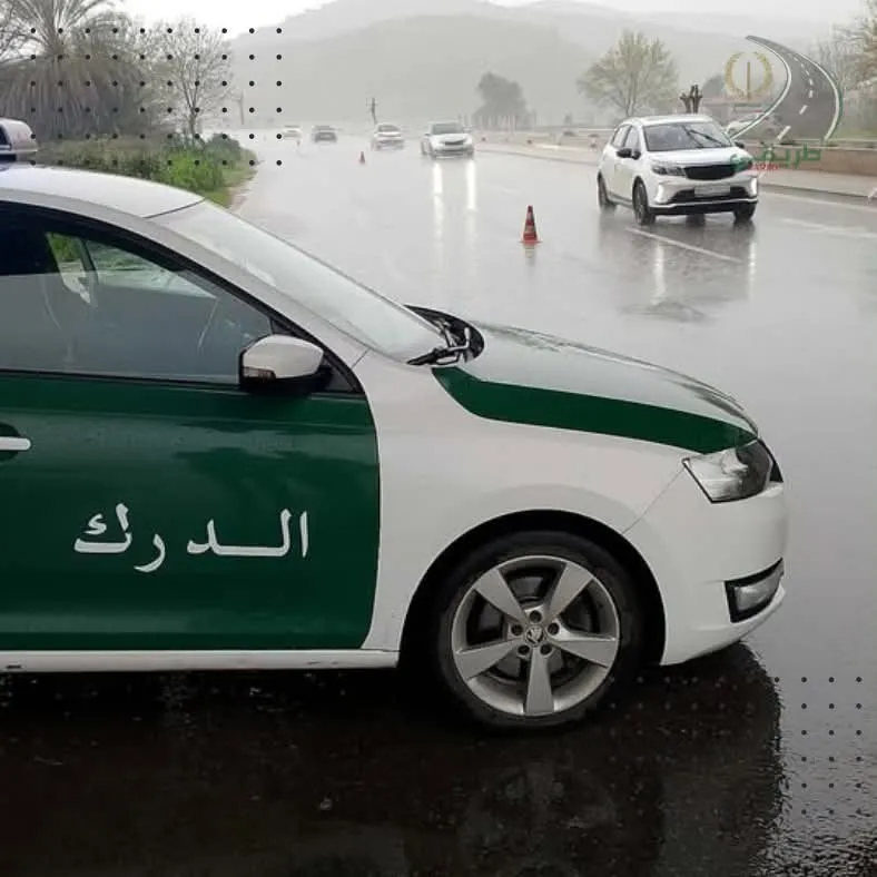طرقات مغلقة بسبب ارتفاع منسوب مياه الأمطار الغزيرة