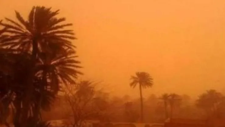 رياح قوية مرفوقة بتطاير كثيف للرمال