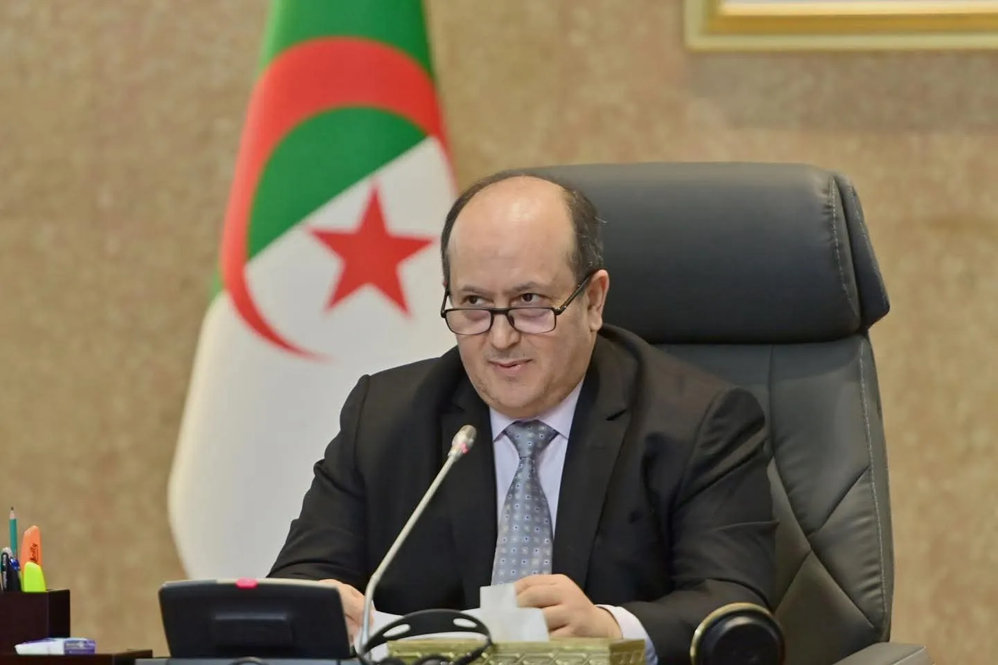 الوزير الأول يشرف على ندوة مشروعي التعديل التقني للدستور وقانون الانتخابات