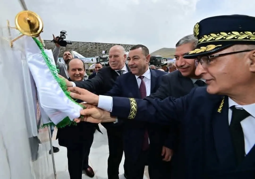 الوزير الأول يطلق مشروع مصنع إنتاج الأجزاء المعدنية بالقولبة