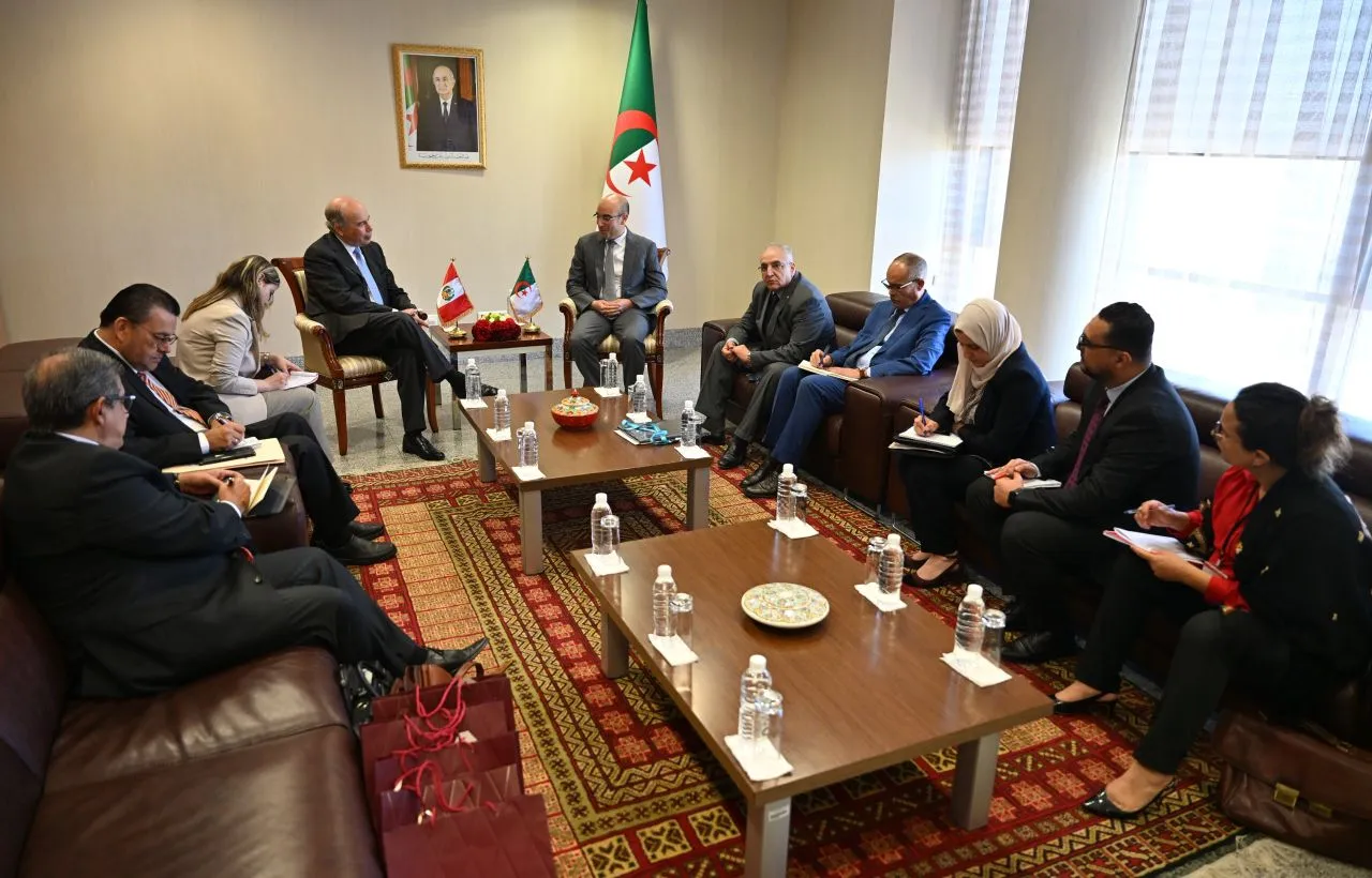 الجزائر-البيرو: تعاون ثنائي للتكفّل بانشغالات الجالية