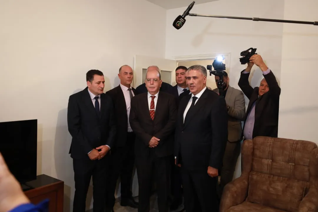 وزير السكن يتفقد مشروع سكنات عدل في بجاية