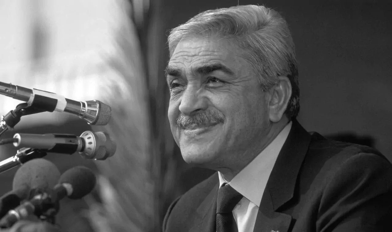 الرئيس الأسبق اليامين زروال يُوارى الثرى بمقبرة بوزوران بباتنة