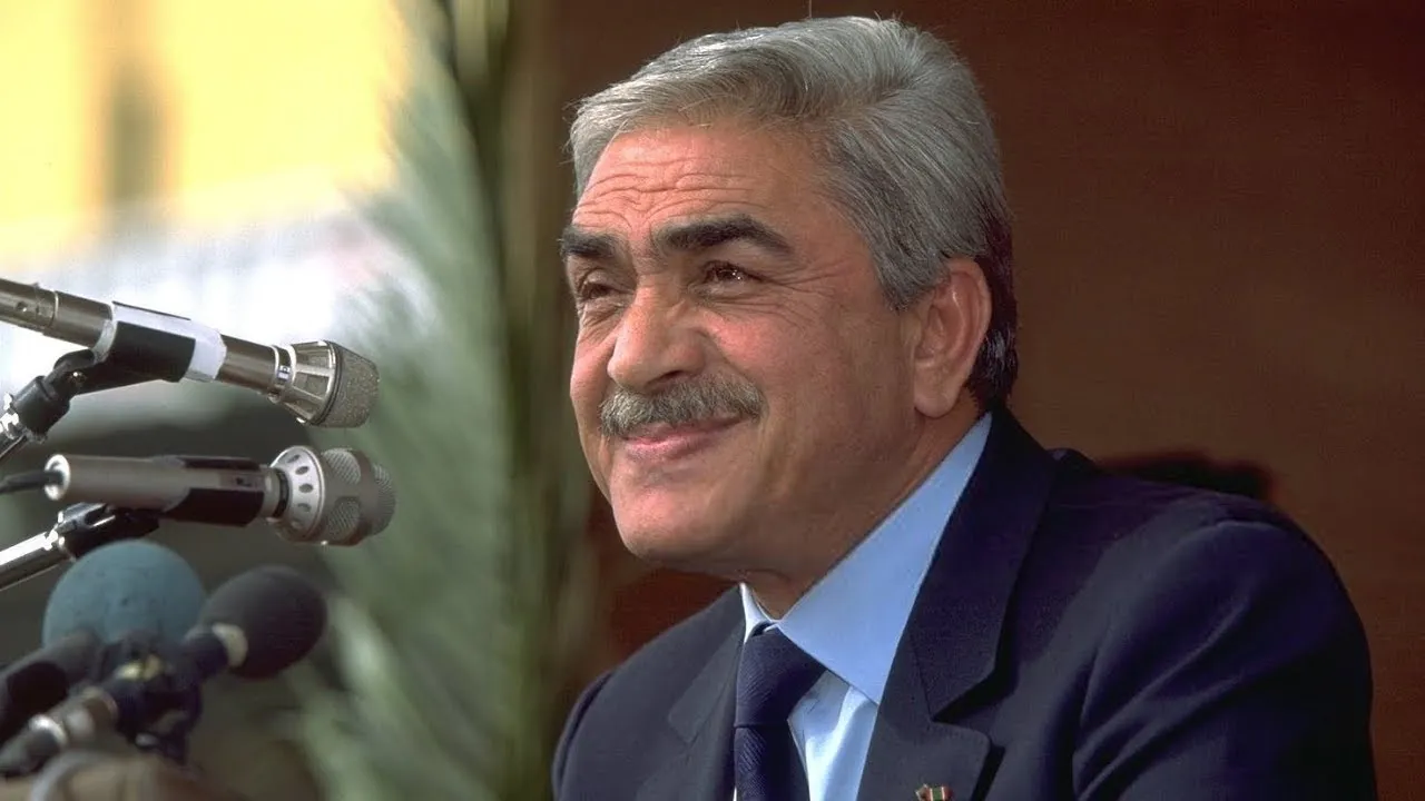 مجلة الجيش: الراحل زروال قاد الجزائر في أحلك الفترات وأعادها إلى سكتها