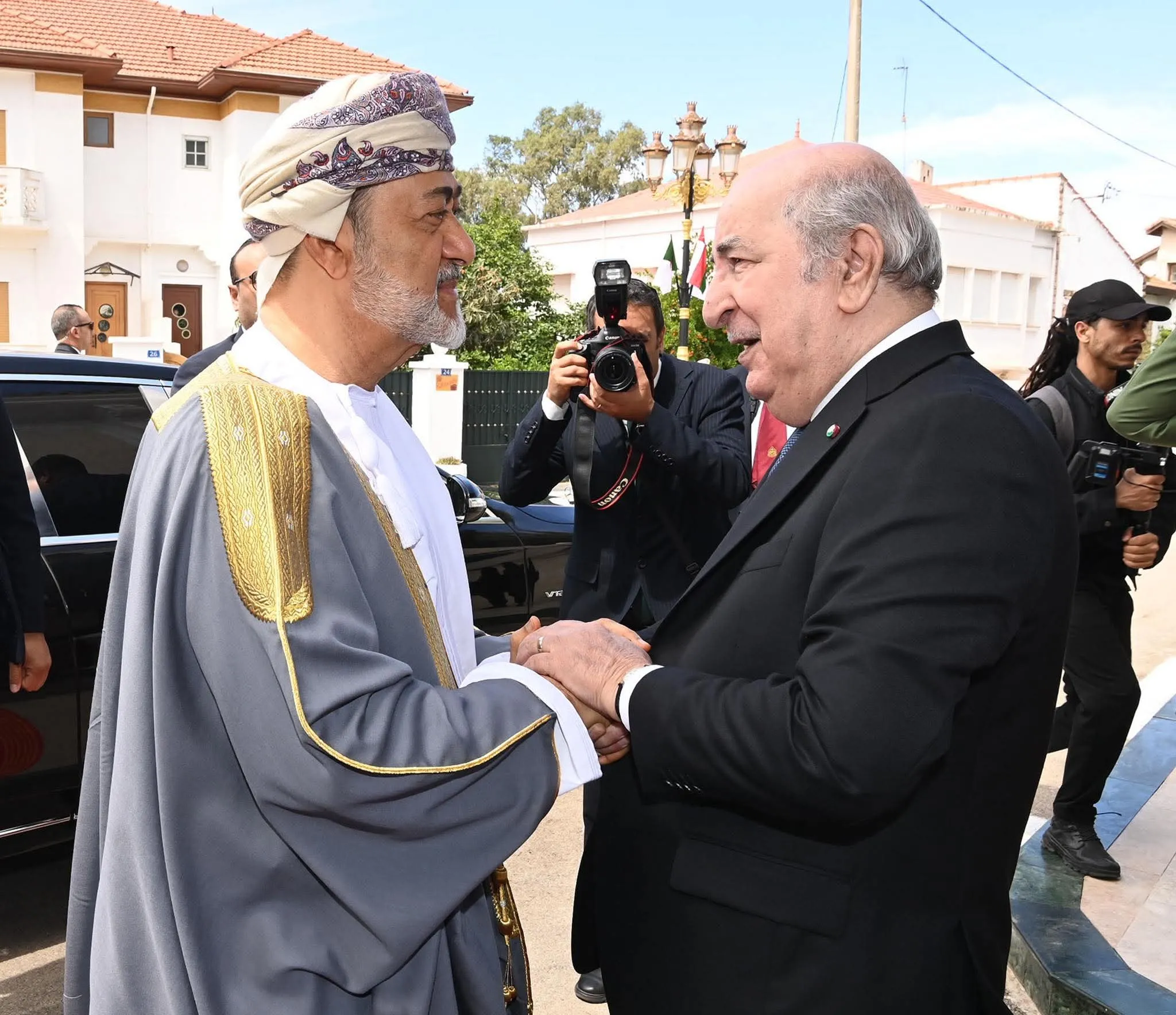 بيان مشترك بمناسبة زيارة سلطان عمان إلى الجزائر