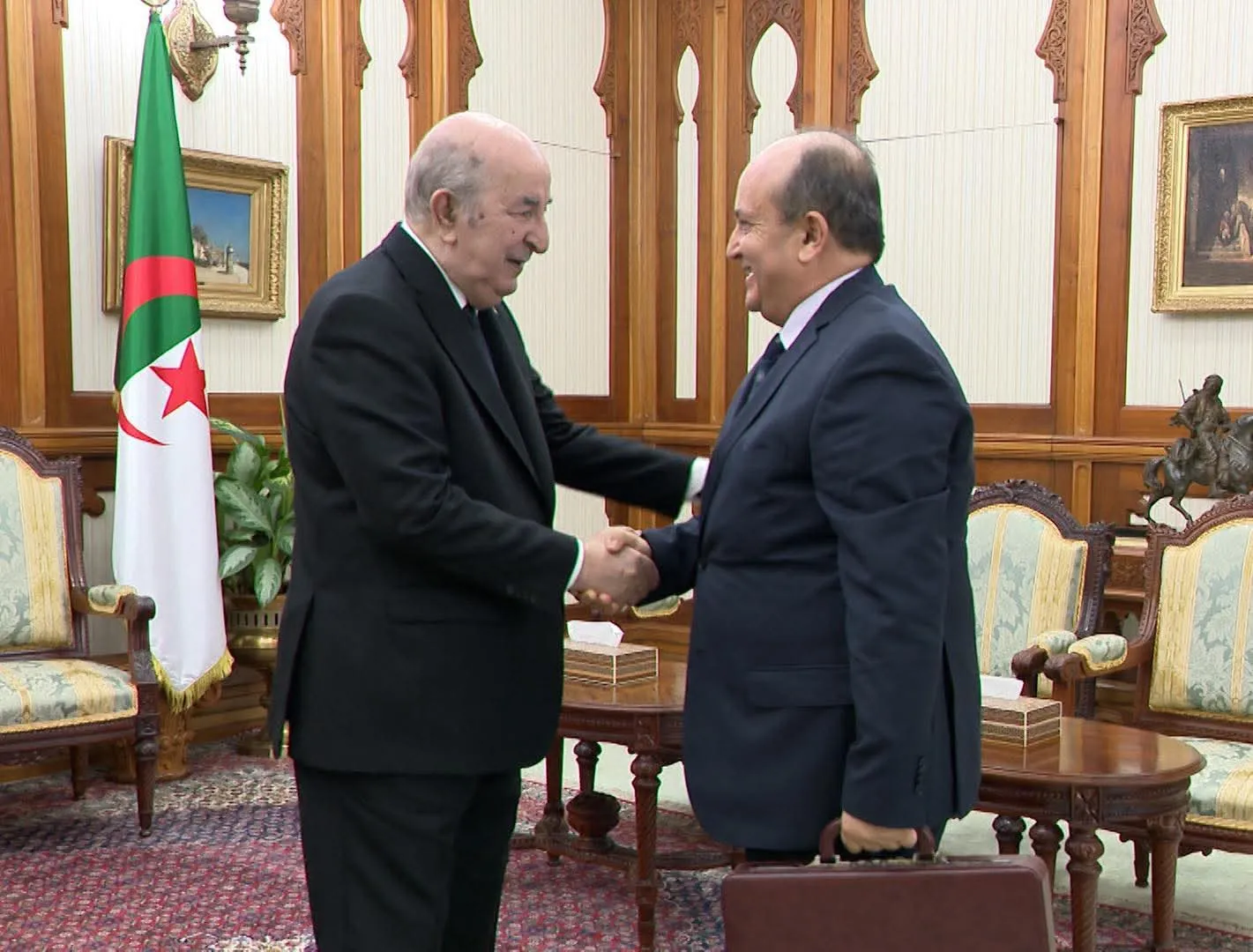 الرئيس تبون: الوزير الأول يعرف الميدان وتعيينه تجسيد للتكامل
