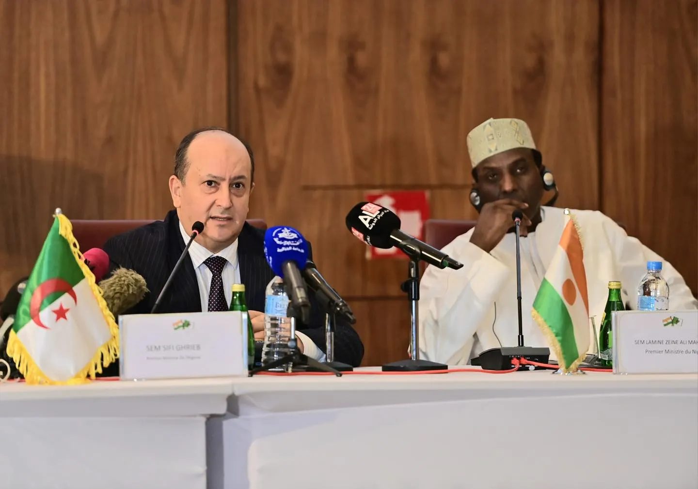 توقيع أكثر من 20 إتفاقية في عديد القطاعات الإستراتيجية والهامة بين البلدين