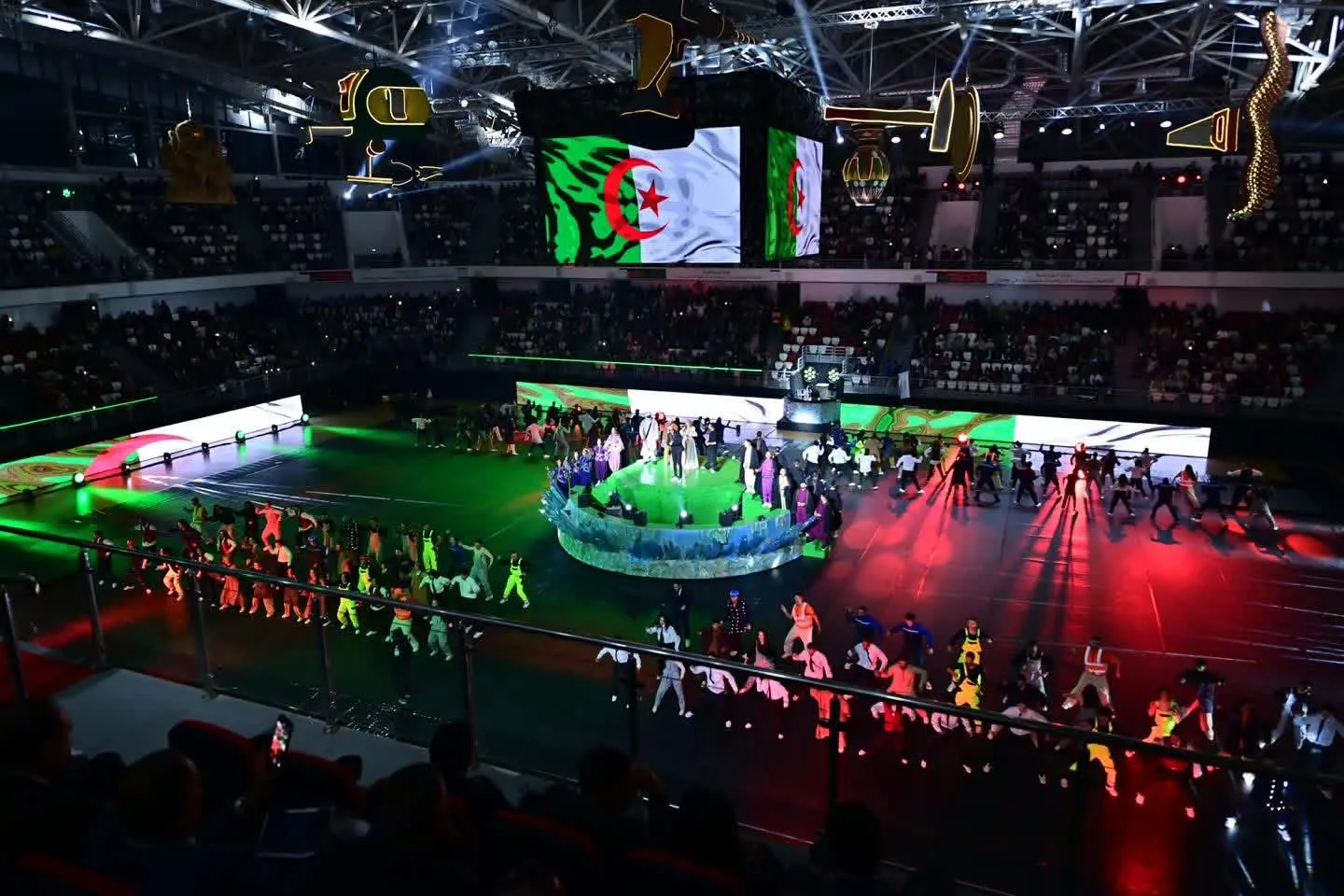 عروض ولوحات فنية تبهر الجمهور بحفل افتتاح أولمبياد المهن بوهران