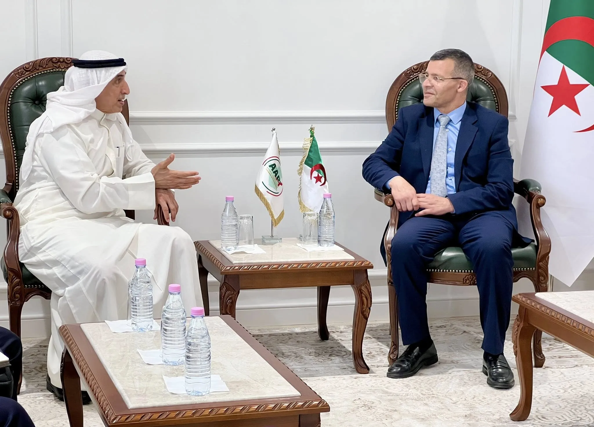 ركاش يعرض الامتيازات والحوافز الممنوحة للمستثمرين ومرافقتهم