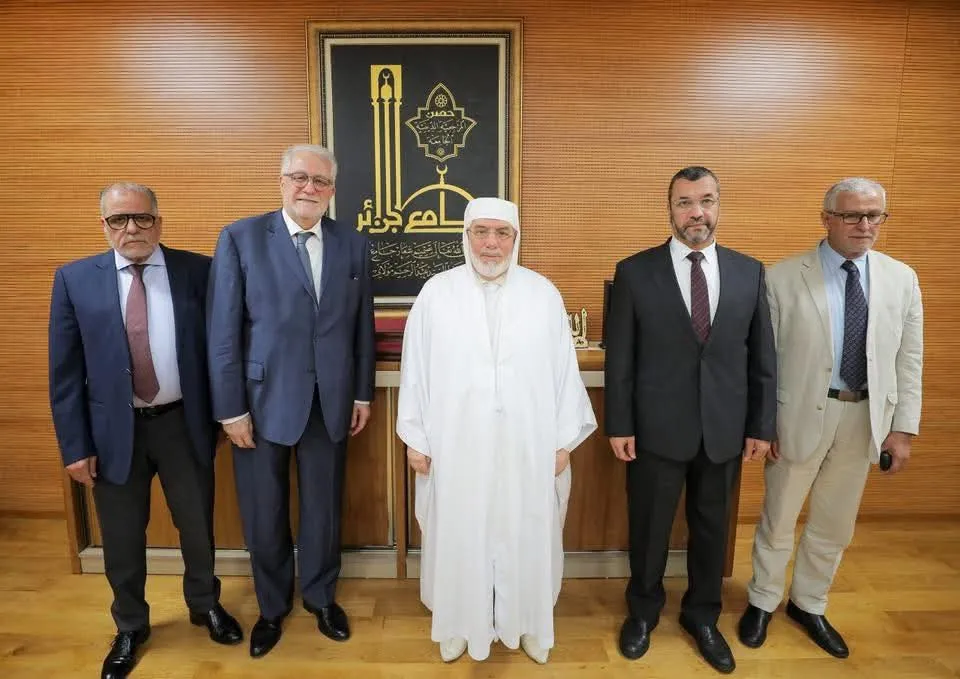 عميد جامع الجزائر يستقبل عميد مسجد باريس