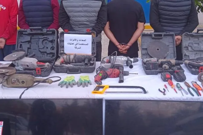 الإطاحة بمجموعة إجرامية مختصة في سرقة الشركات بالعاصمة