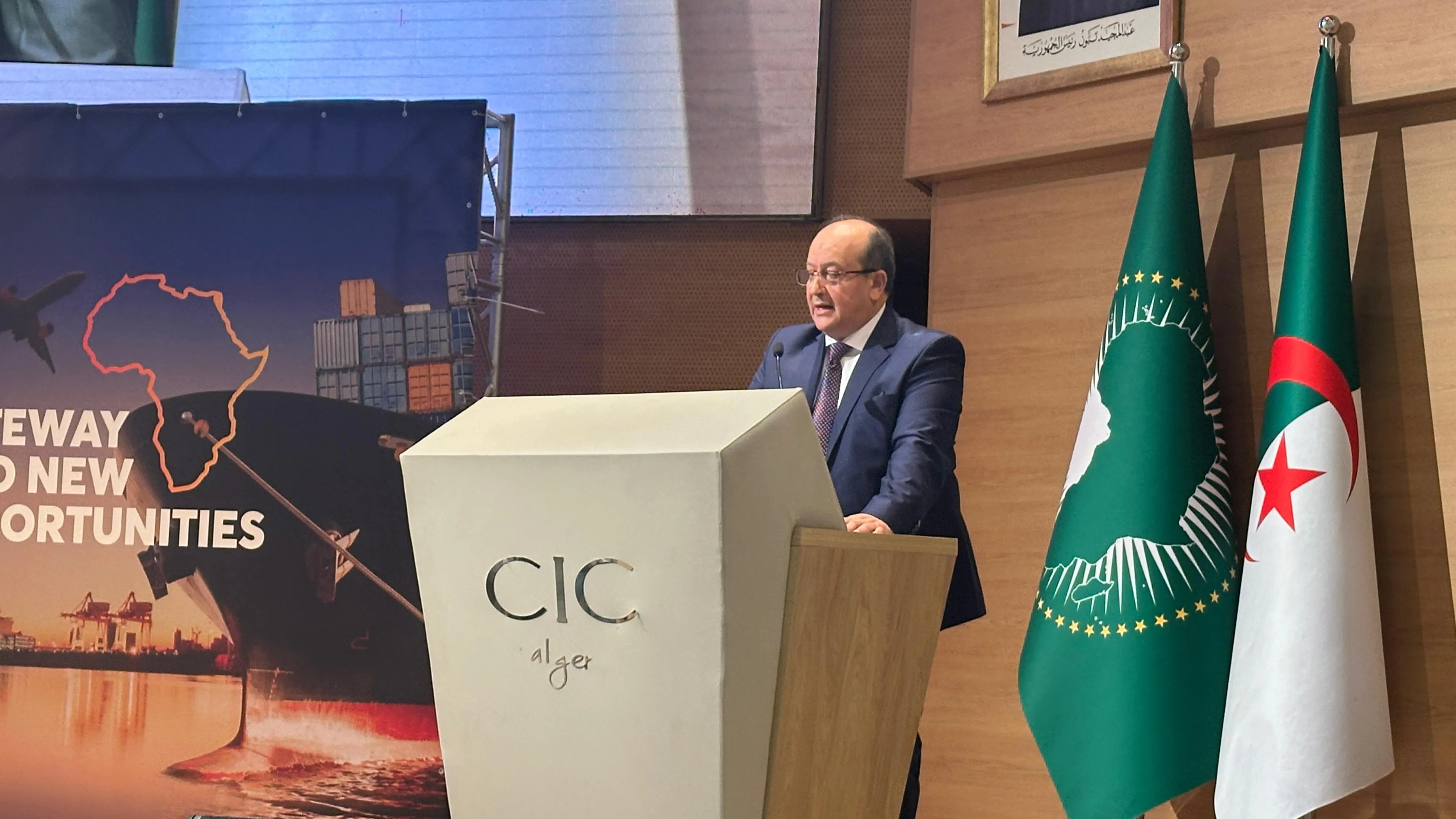 الوزير الأول بالنيابة يشرف على افتتاح يوم للمغتربين الأفارقة