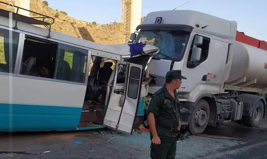 قسنطينة: 12 ضحية في اصطدام بين شاحنة وحافلة