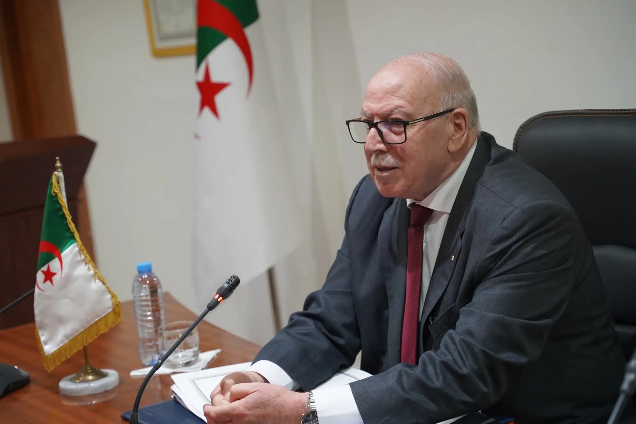 وزير الصناعة يدعو إلى اعتماد مناهج تسيير عصرية تتماشى مع التحولات الصناعية
