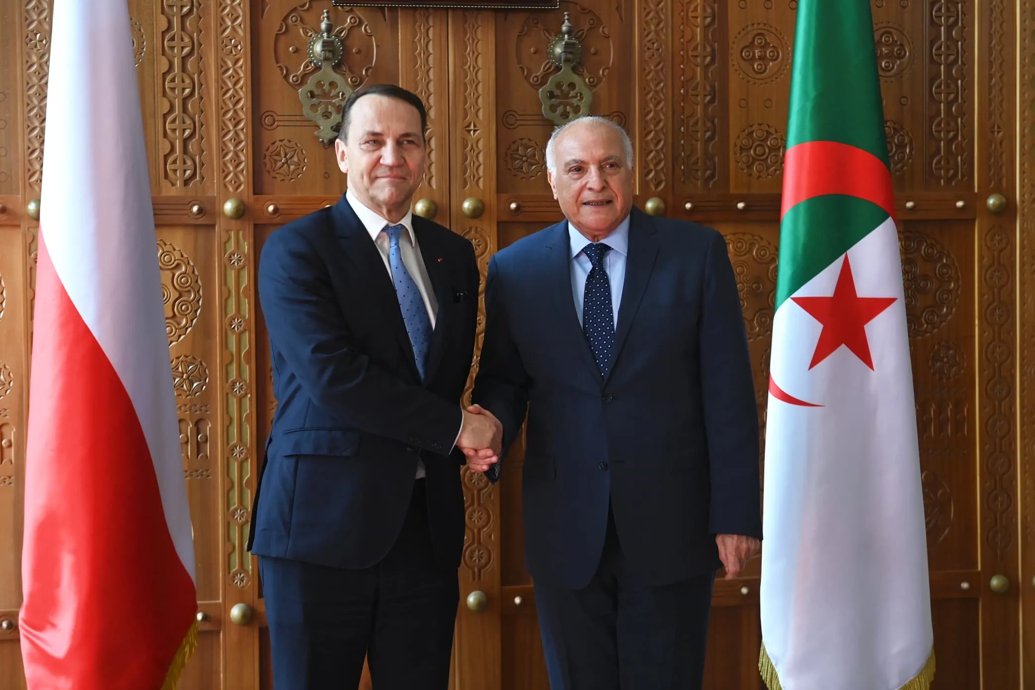 الجزائر-بولندا: تعزيز الشراكة بين البلدين والارتقاء بها إلى أعلى المراتب