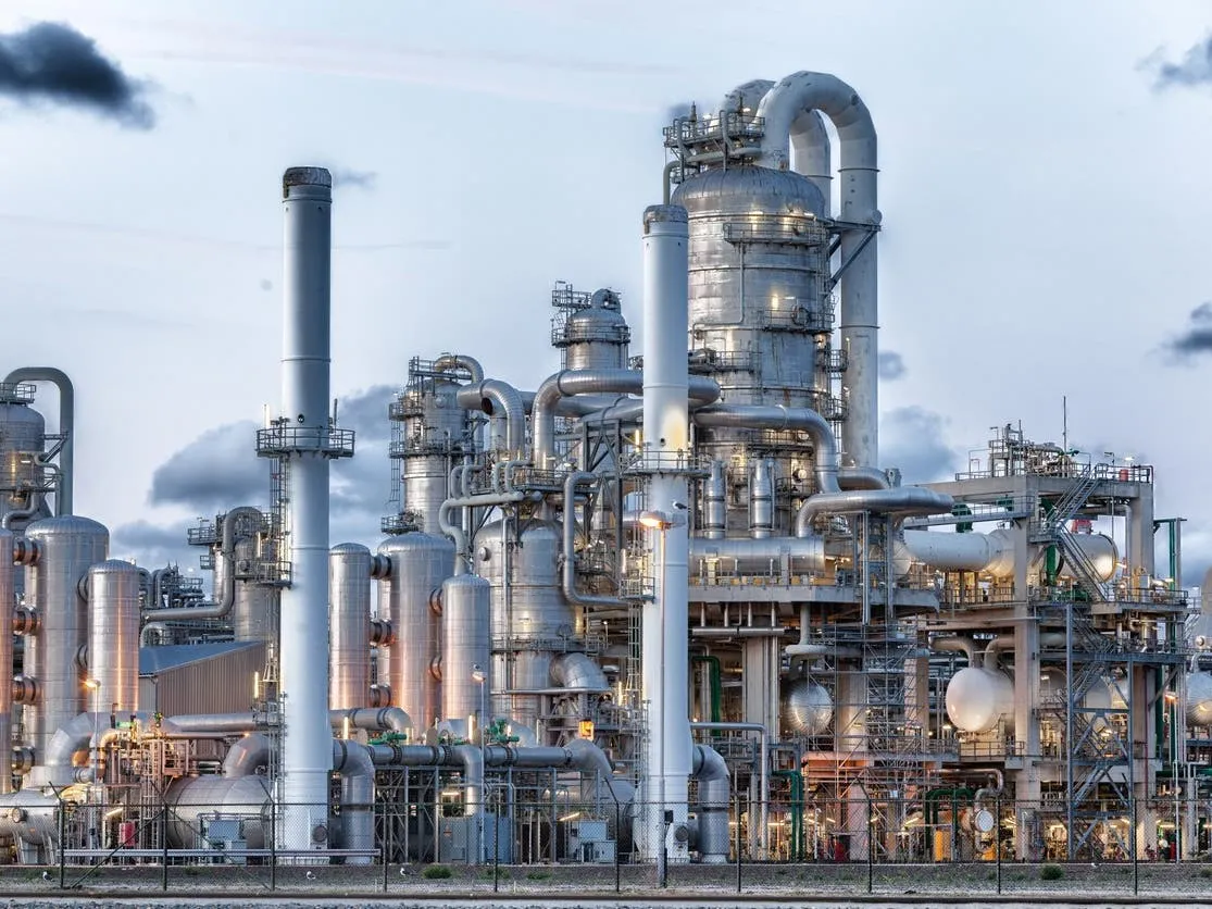 ارتفاع في أسعار النفط وسط مخاوف من تعطيل الإنتاج بالشرق الأوسط