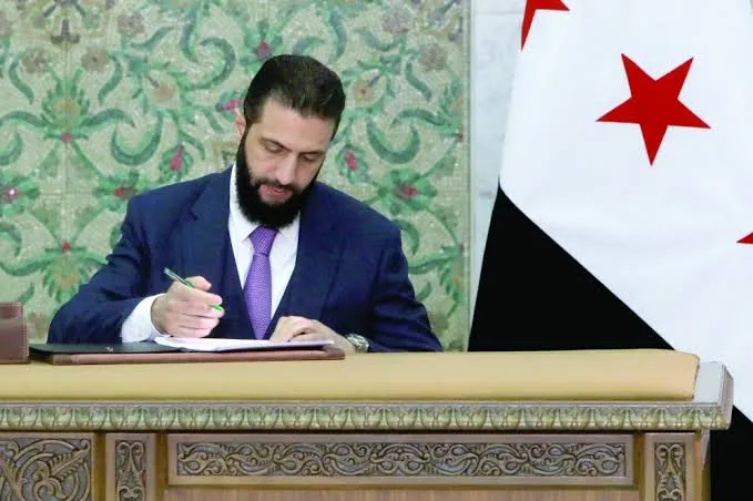 الشرع يصدر مرسومًا يعلن فيه الكردية لغة وطنية