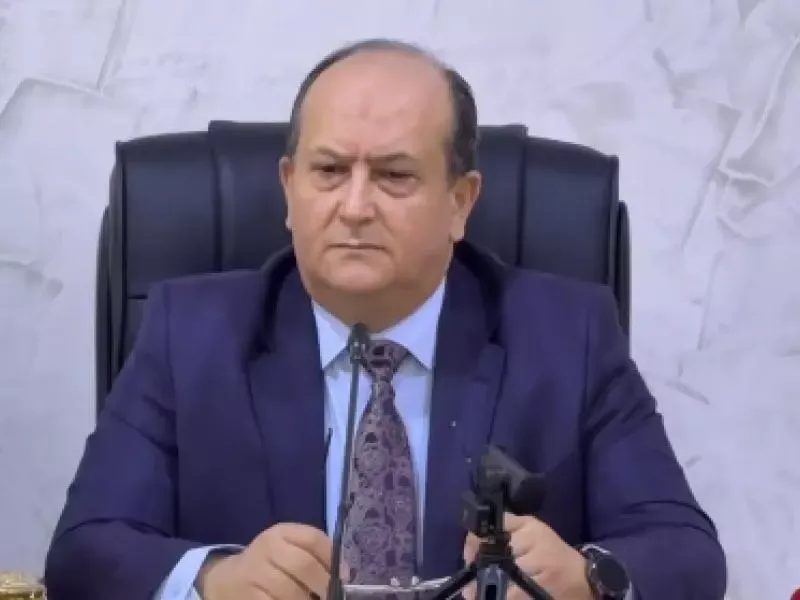 الوزير الأول يشرف بالشلف على تسليم إشعارات استيراد 10 آلاف حافلة