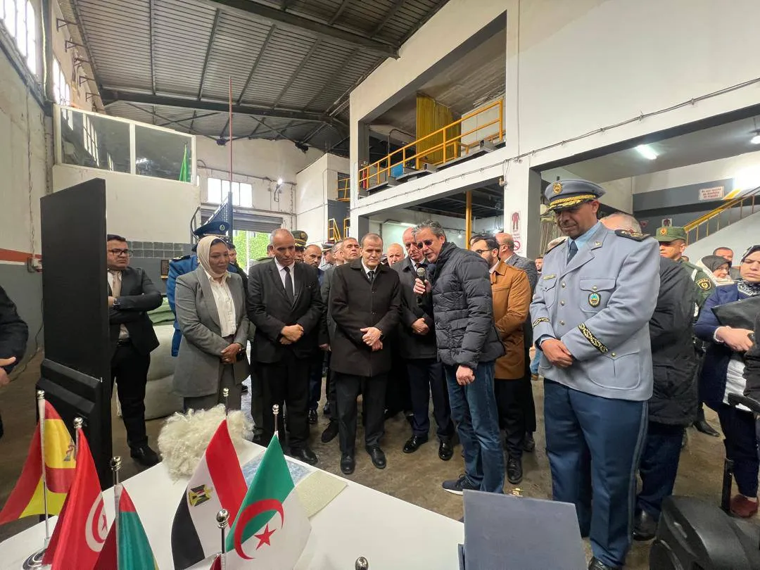 رزيق يعطي إشارة انطلاق تصدير شحنة من مادة الحشو القطني نحو مصر