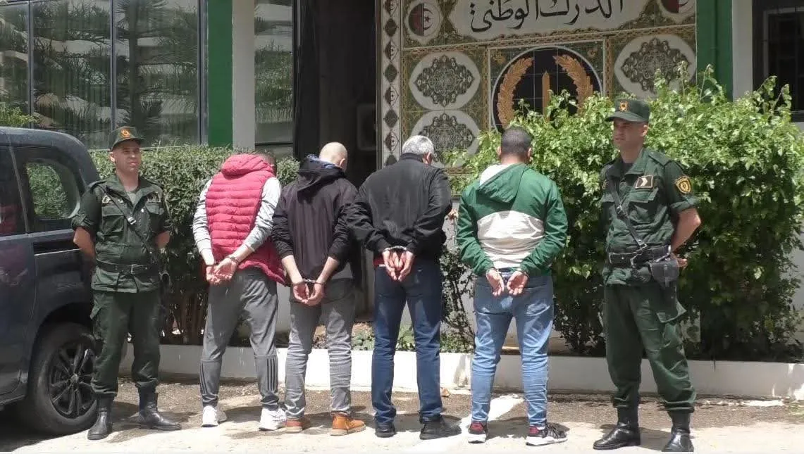 الإطاحة بعصابة مختصة في المضاربة بسيارات “فيات دوبلو بانوراما”