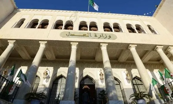 تمكين الجالية الوطنية المقيـمة بالخارج من استخراج شهادة الجنسية الجزائرية