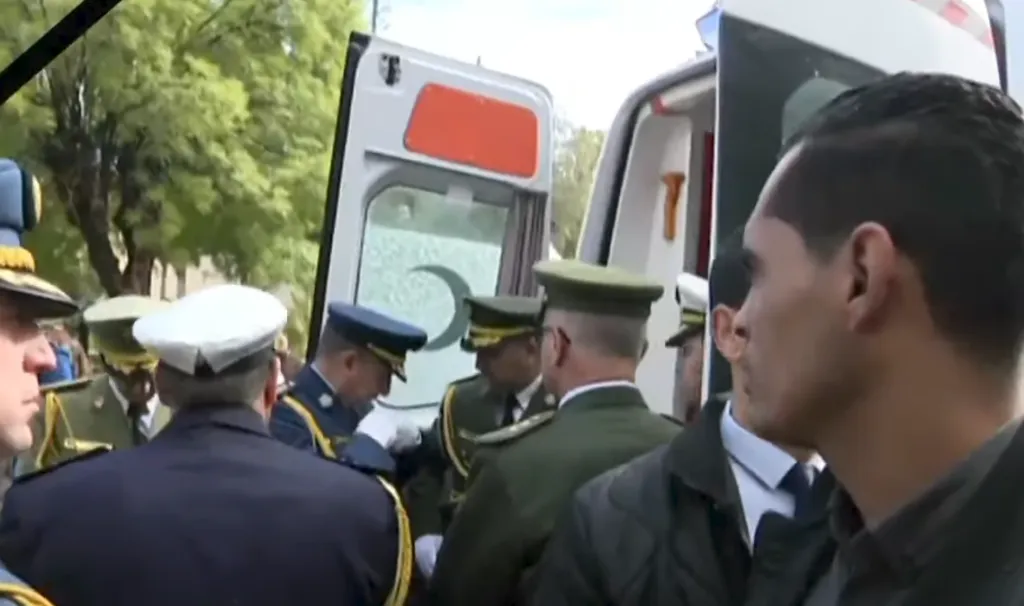 جثمان الرئيس السابق زروال يصل إلى منزله العائلي بباتنة