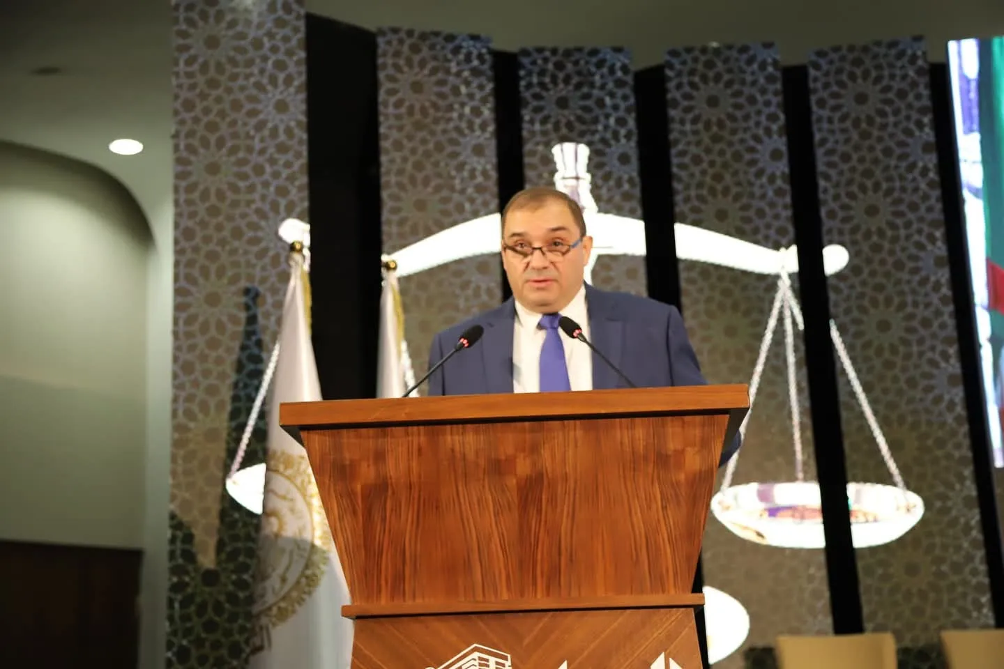 وزير العدل يدعو الموثقين إلى التصدي لظاهرة تبييض الأموال