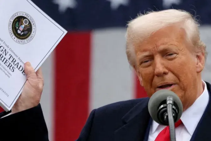 ترامب يفرض رسومًا جمركية جديدة تطال 60 دولة وتستهدف الصين بضريبة 104%