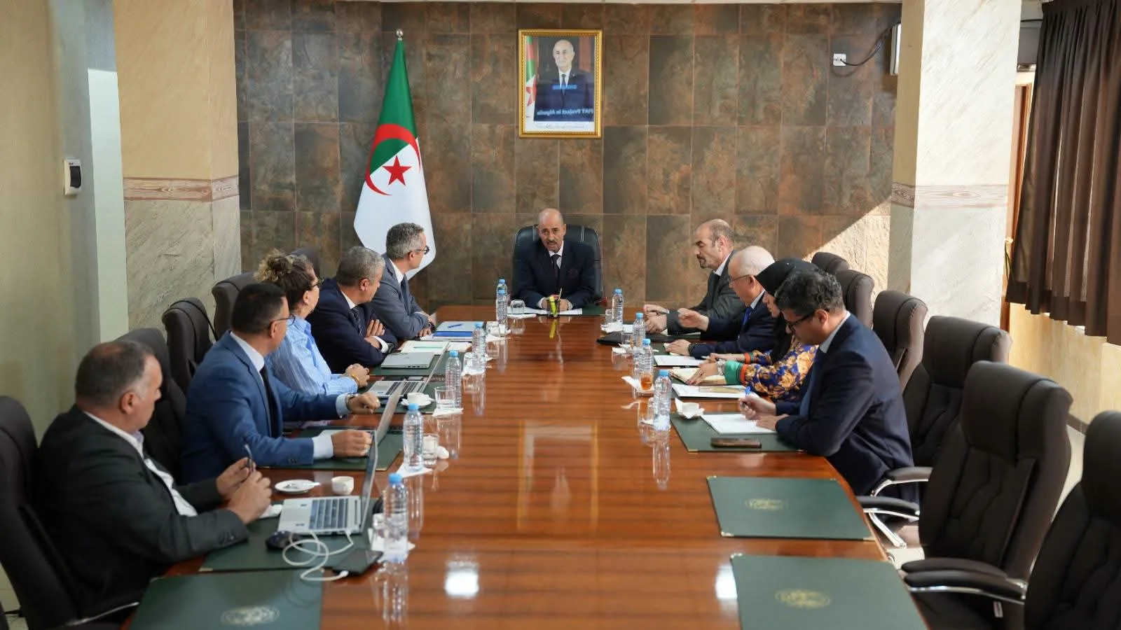 وزير الصناعة يبحث تعزيز الإدماج المحلي مع ستيلانتيس الجزائر
