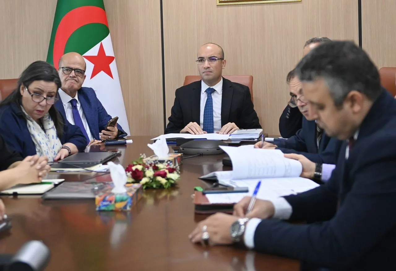 شايب يجتمع مع مجموعة من الكفاءات الوطنية المقيمة بالدول الاسكندنافية