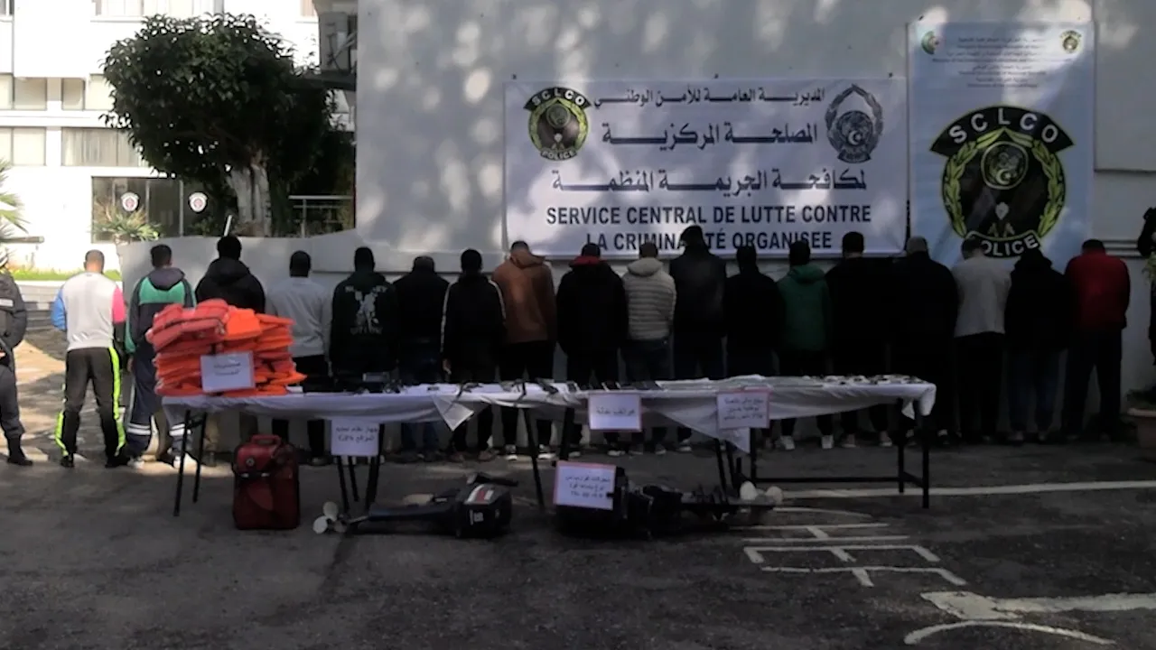 تفكيك شبكة إجرامية مختصة في تنظيم رحلات الإبحار السري