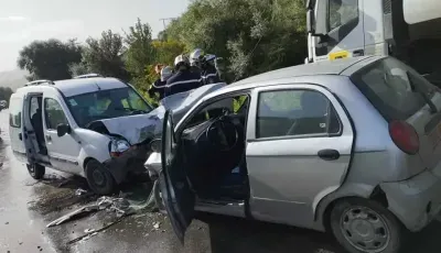 إصابة 4 أشخاص  في اصطدام بين سيارتين ببلدية لمطار بسيدي بلعباس