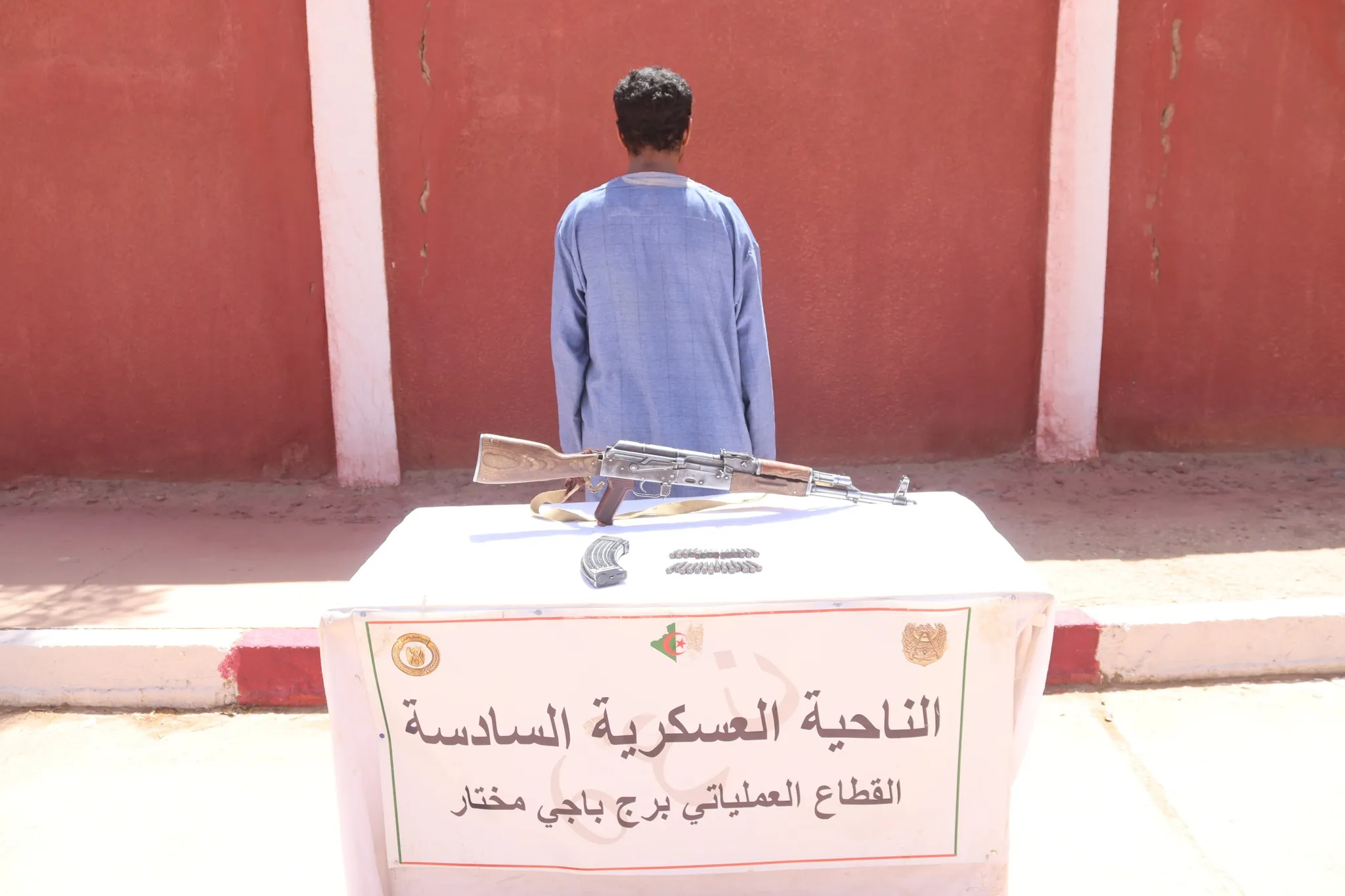 ارهابي يسلم نفسه للسلطات العسكرية ببرج باجي مختار