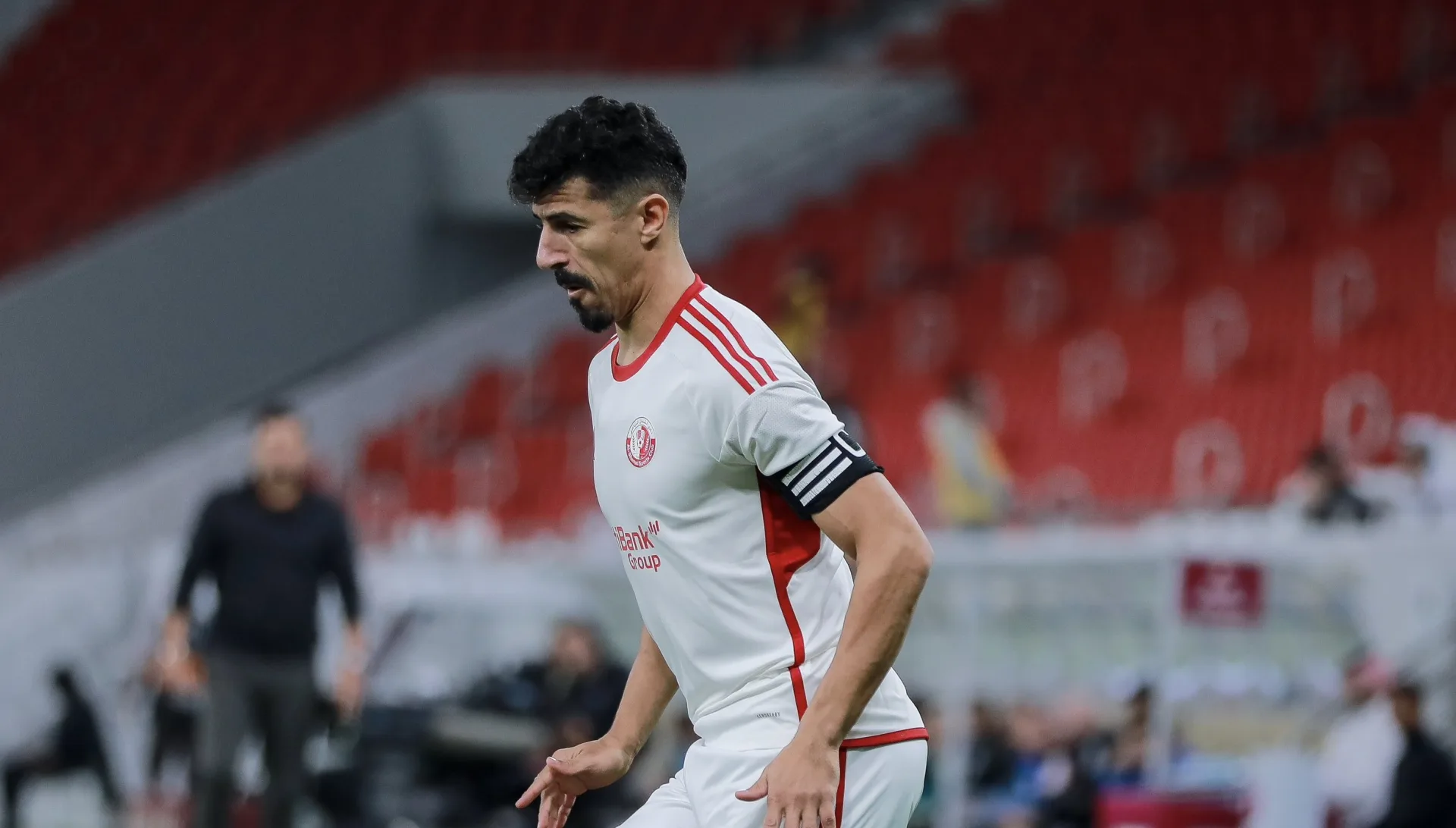 بغداد بونجاح يمد يد العون لفريقه الأم رائد شباب غرب وهران