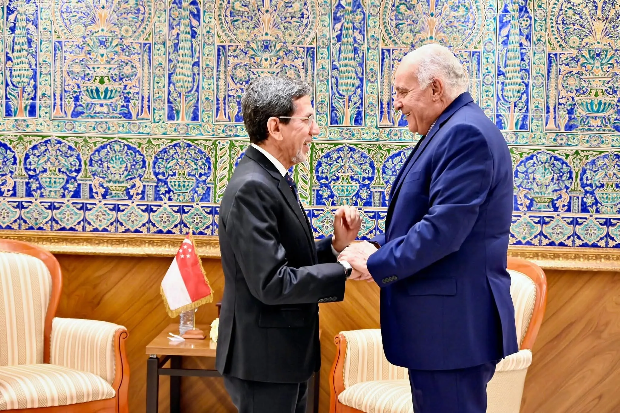 عطاف يستقبل السفير غير المقيم لجمهورية سنغافورة لدى الجزائر