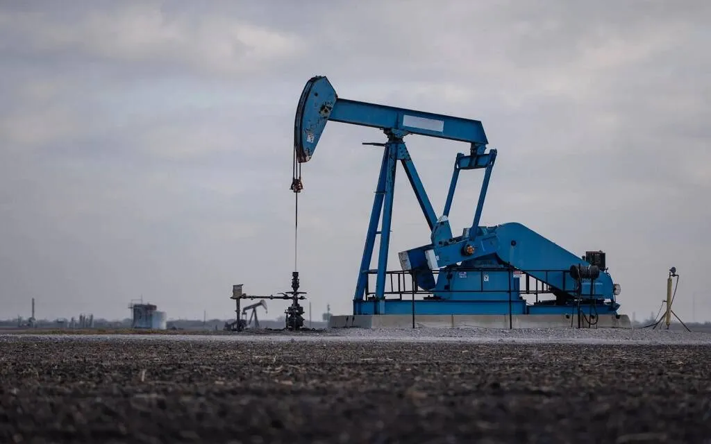 بعد تصريحات ترامب..أسعار النفط تواصل الارتفاع