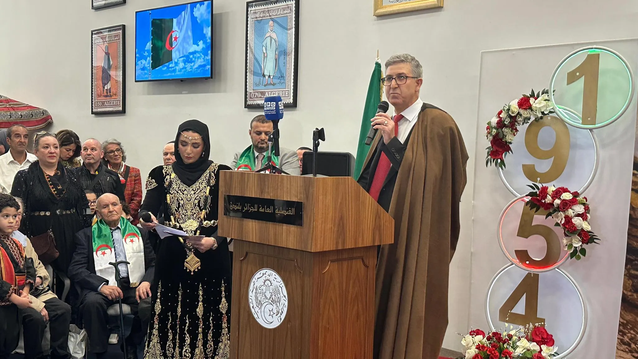 الجالية الجزائرية تكتسح قنصلية لندن في احتفال نوفمبر الاستثنائي