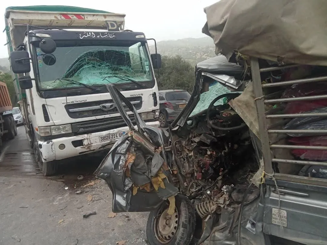 وفاة سبعيني في اصطدام مروّع بين شاحنتين بالمدية